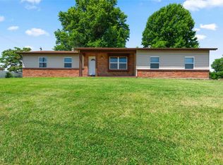 3800 Opal Dr, Saint Charles, MO 63304