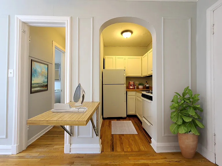 837 West Wolfram Street — Photo 16
