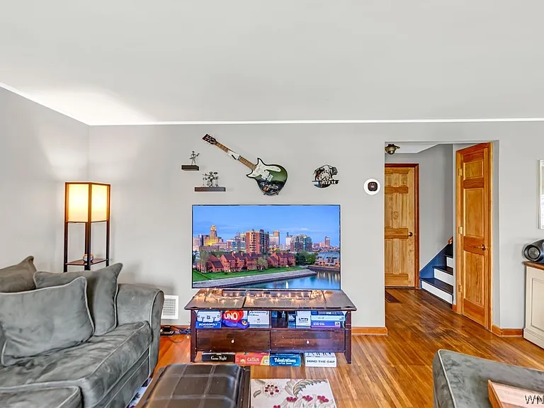 252 Royal Pkwy E — Photo 10
