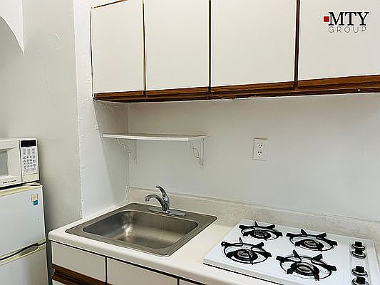 5th image of 155 E 52nd St APT 6B