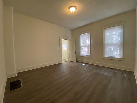 3rd image of 1122 N Dearborn St Unit A