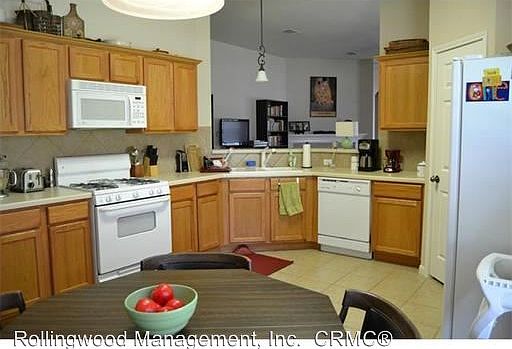 5th image of 148 Ashwood S