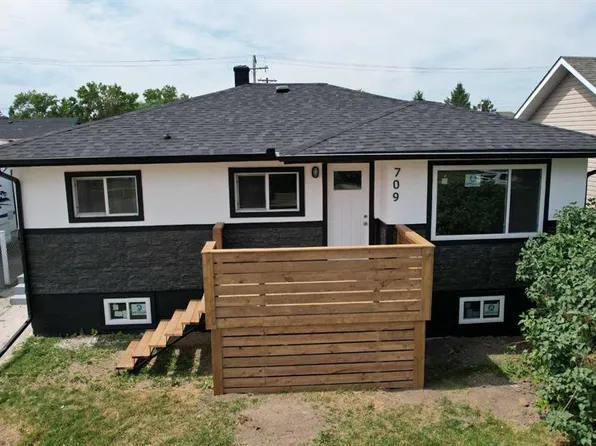 709 NE Centre St, Hanna, AB T0J 1P0