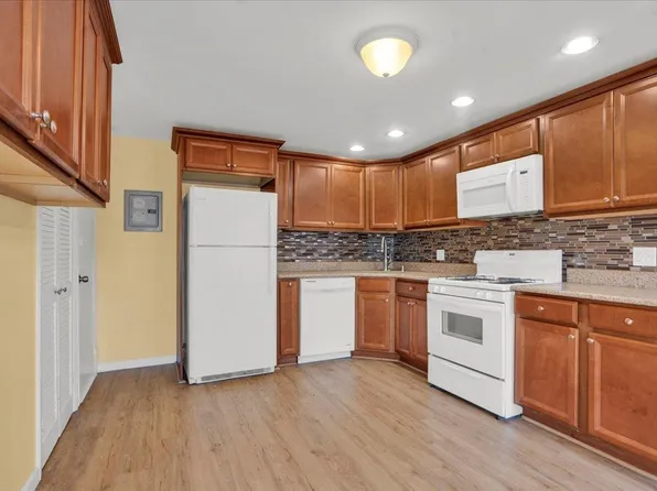 305 Sherman Avenue image 37 of 48