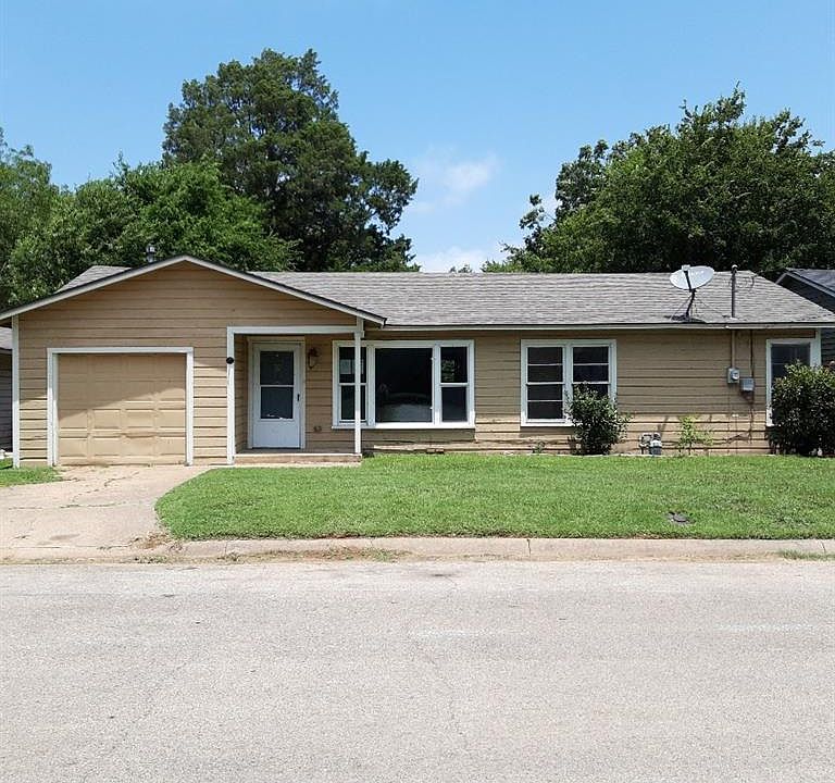 1st image of 1208 W Lone Star Ave