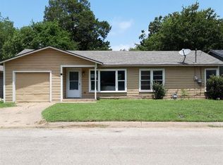 1208 W Lone Star Ave, Cleburne, TX 76033
