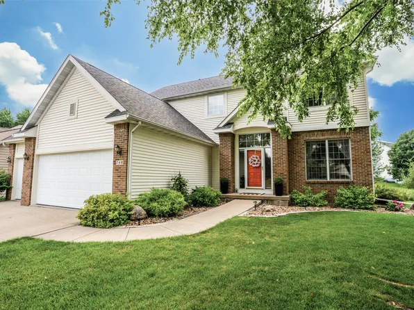748 76th St, West Des Moines, IA 50266