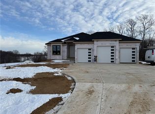 7565 NW Moore Dr, Parkville, MO 64152