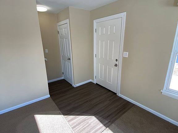 4th image of 400-414 Chiswell St #403