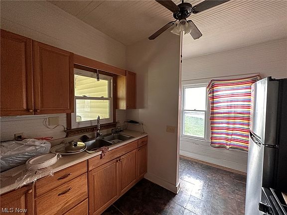 4th image of 60 Louise Ave