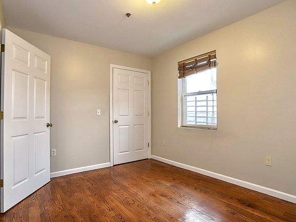 2nd image of 135 38th St APT 509
