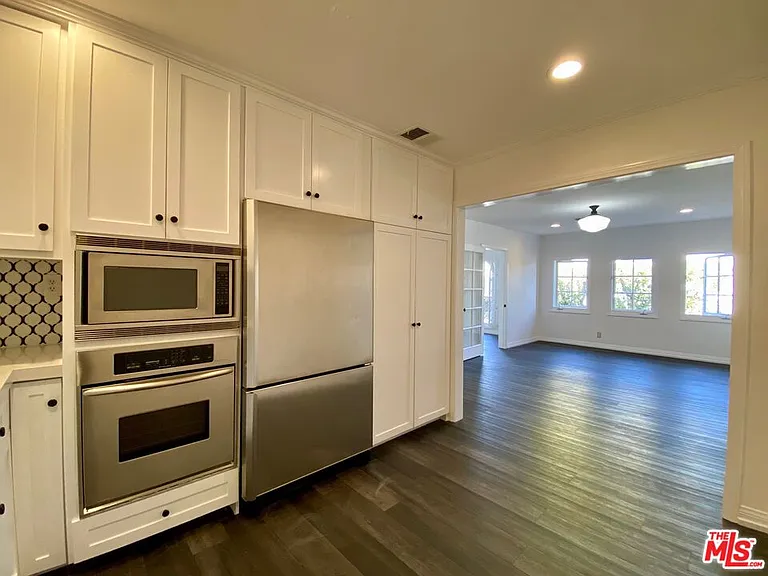 619 S La Brea Ave #2 — Photo 11