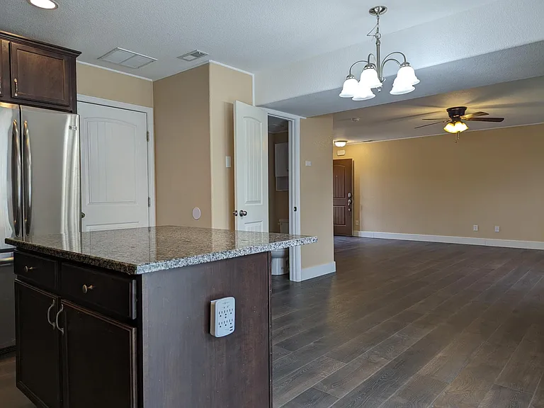 7724 Stetson Highlands Dr — Photo 9