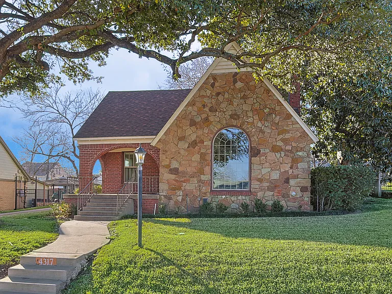 4317 Pershing Ave — Photo 2