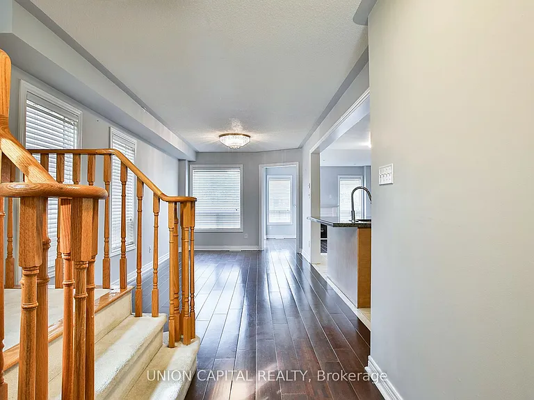 762 Caboto Trl — Photo 4