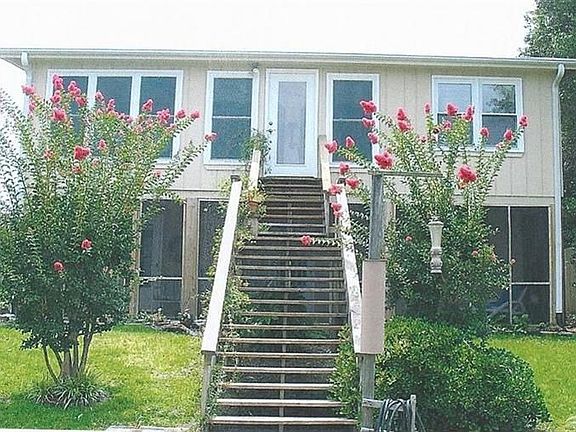 3rd image of 3916 W Dolphin Dr