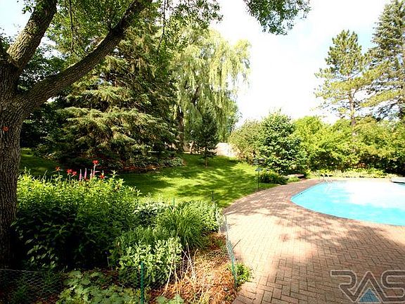 4th image of 6 E Twin Oaks Est