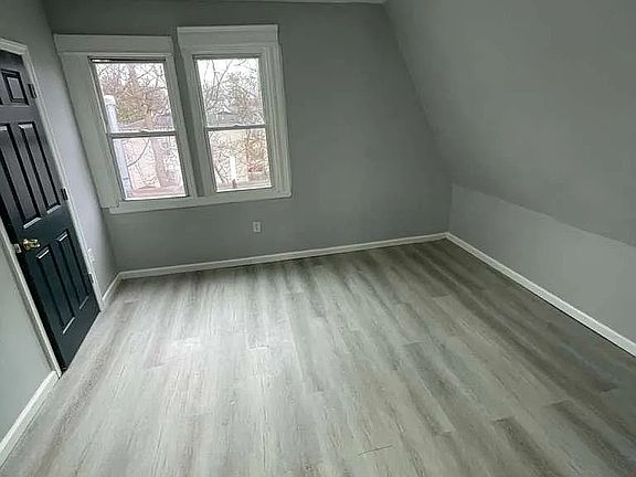 4th image of 381 1/2 Central Ave #B