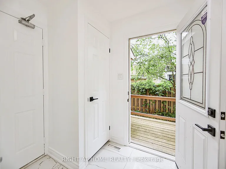 89 W Yonge Blvd NW — Photo 14