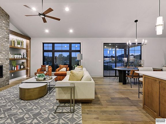 4th image of 2098 182nd Avenue Cir
