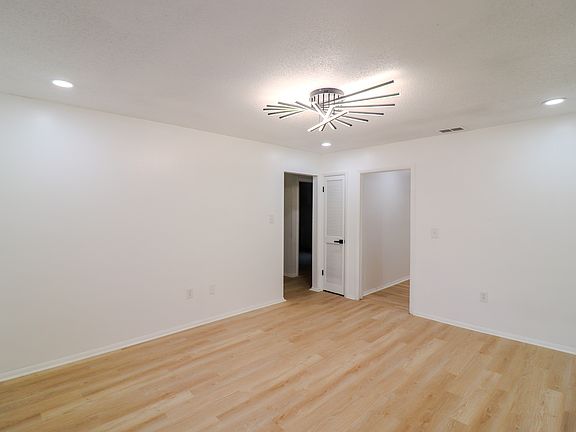 3rd image of 106 Woodhouse Ln #B
