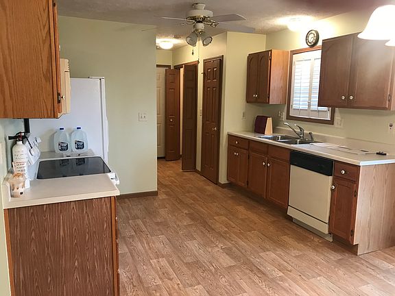 4th image of 20 River Bend Dr
