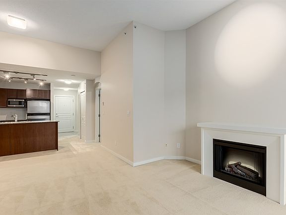 4th image of 4768 Brentwood Dr Penthouse 404