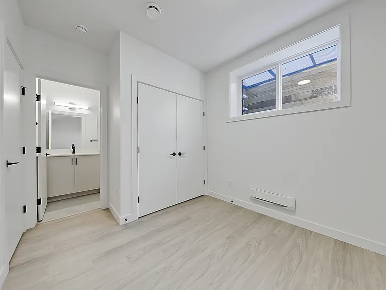 239 27th Ave NE — Photo 14
