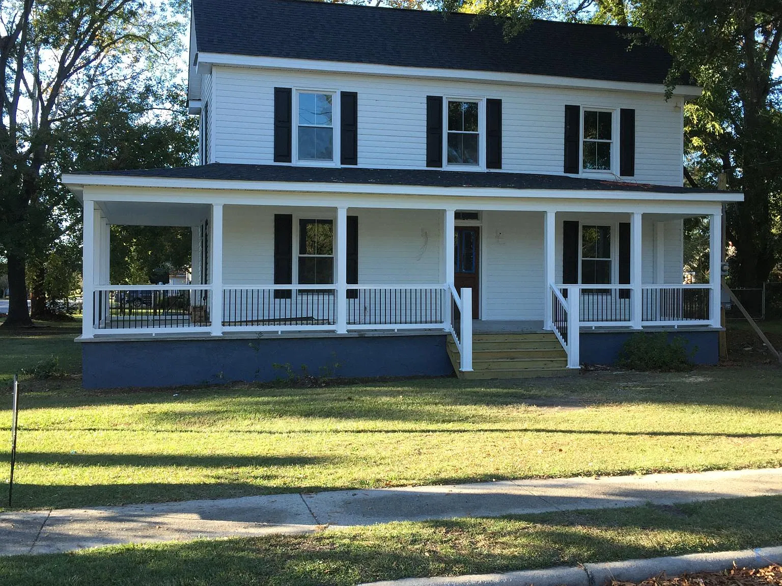 702 Charlotte St — Photo 1