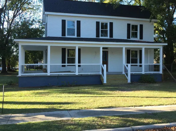 702 Charlotte St, Washington, NC 27889