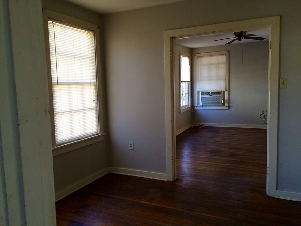 Dining room to living room