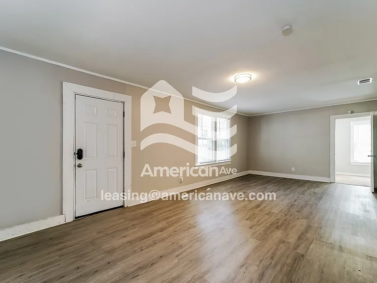 801765_005_wm_-_living_room_13286560.jpg