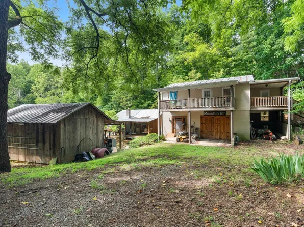 1688 Davis Creek Ln, Lovingston, VA 22949