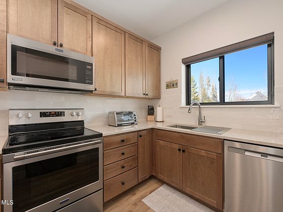 2nd image of 377 Lions Gate #104