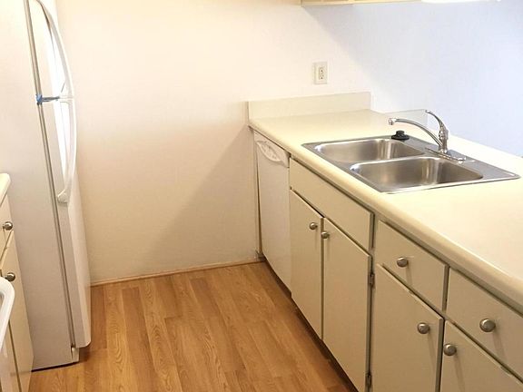 5th image of 1457 E Pond Dr APT 33