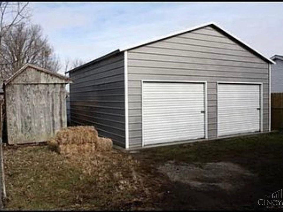 2nd image of 2477 Maple St