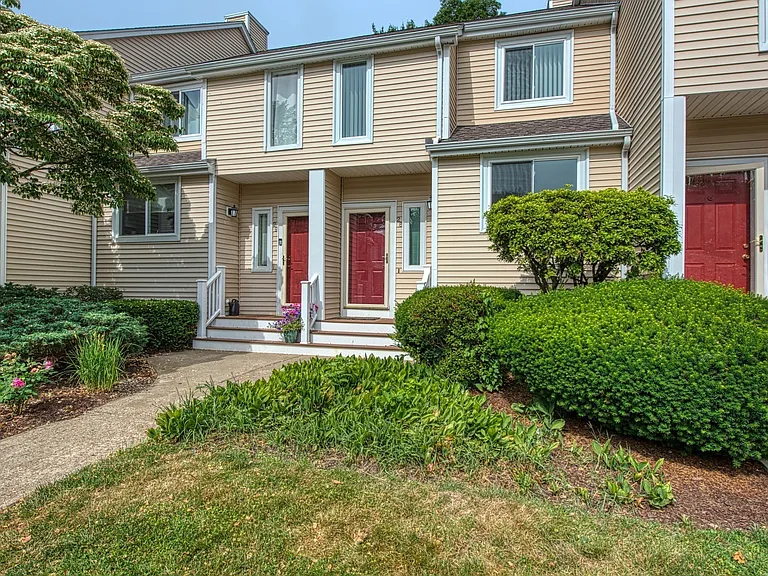 28 Gaslight Ln #28 — Photo 35