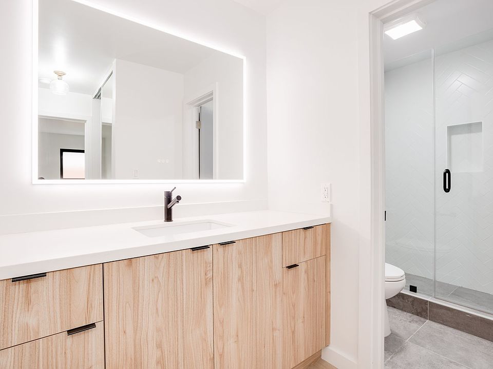 1st image of 950 Larrabee St APT 105