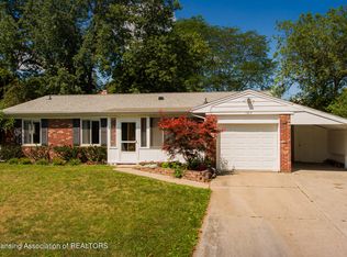 1923 Mendota Dr, East Lansing, MI 48823