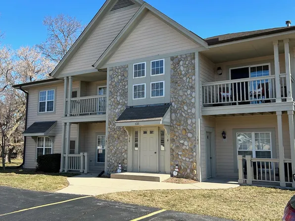 438 N Mill St, Saukville, WI 53080