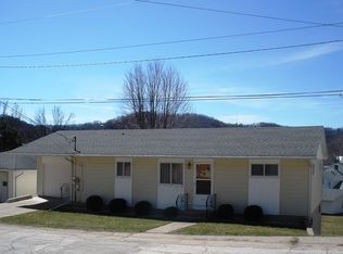 141 N 3rd St, Lansing, IA 52151