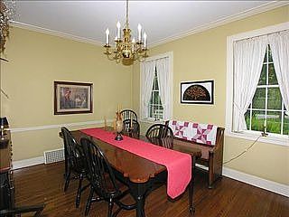 3rd image of 822 Sterling Ave