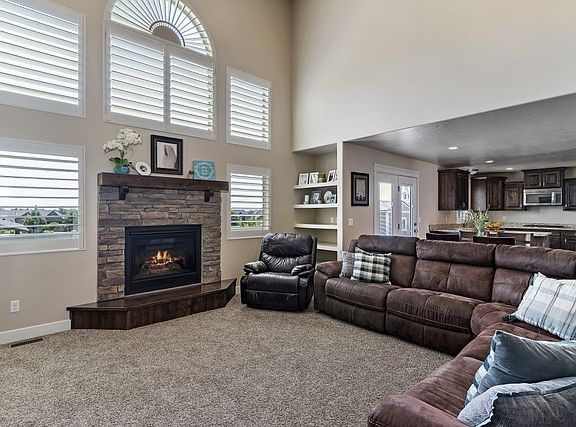 4th image of 155 W Hancock Cir