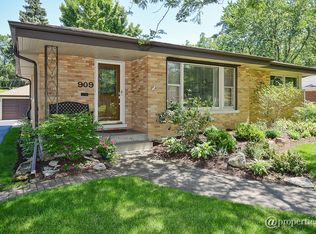909 S Mitchell Ave, Elmhurst, IL