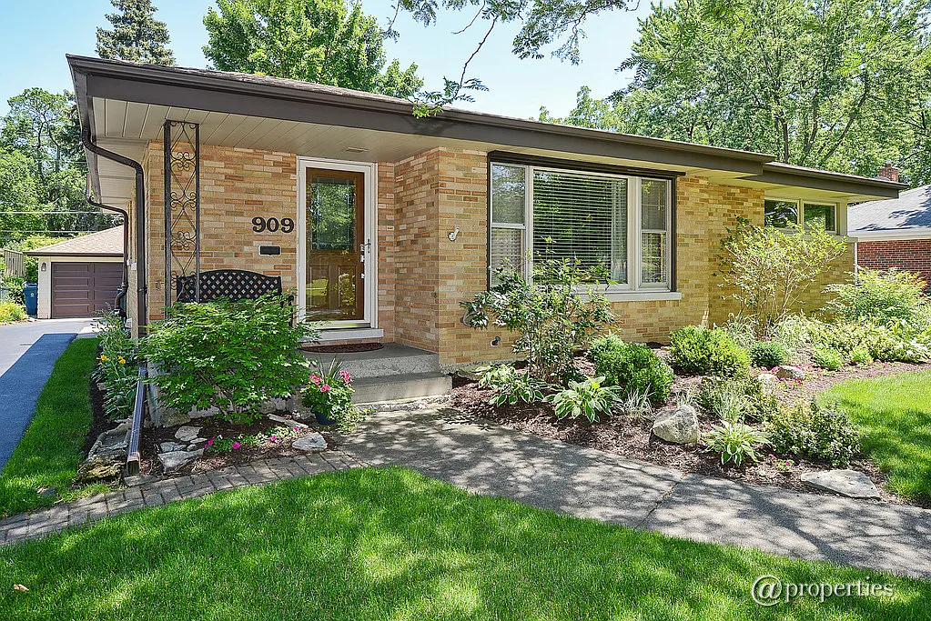 909 S Mitchell Ave photo 1