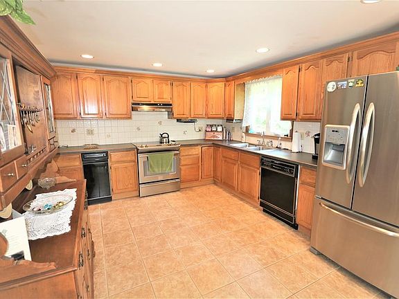 4th image of 236 Sheridan St