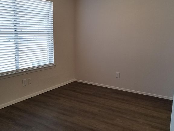 3rd image of 3806 Levee Cir W APT 221