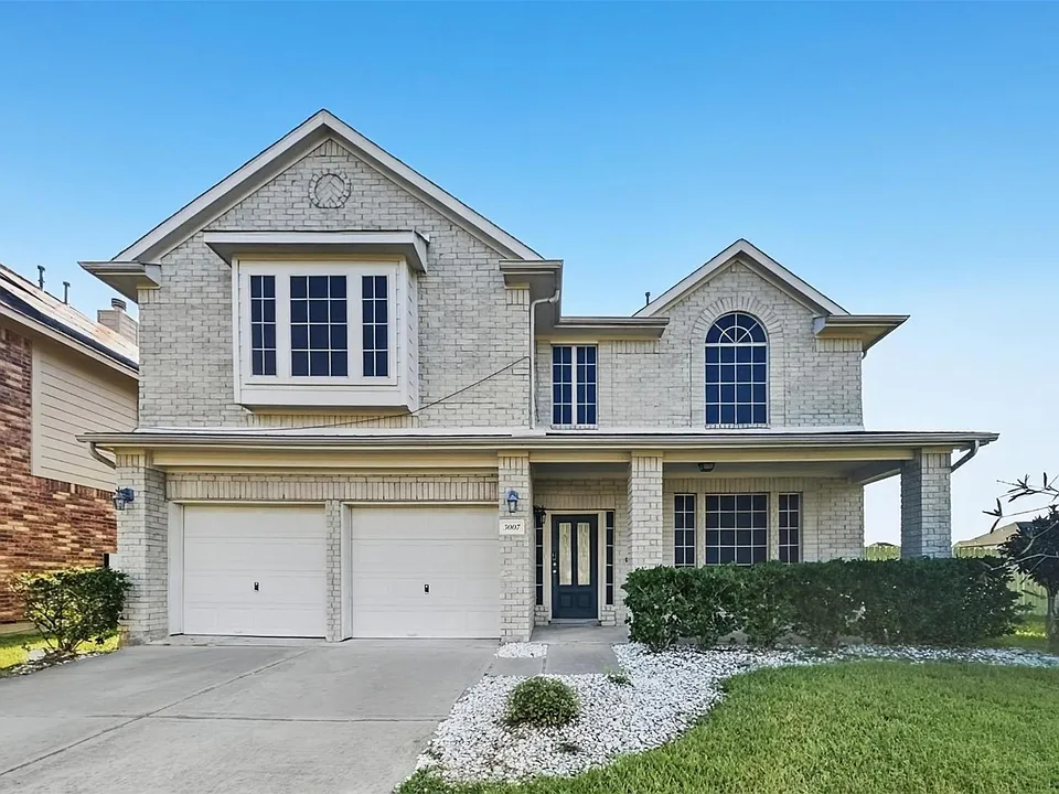 3007 Valiant Elm St