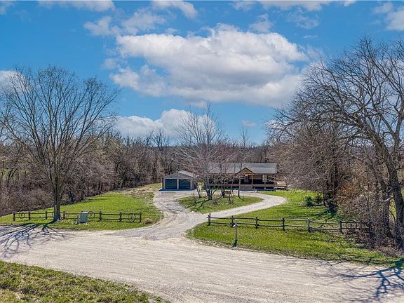 2nd image of 1101 NW 700th Rd