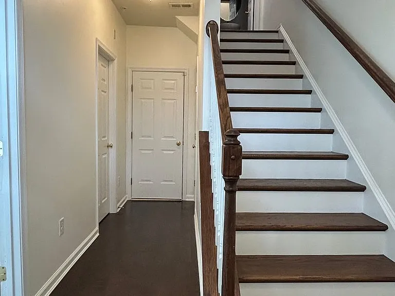 1379 Parish Ave — Photo 3